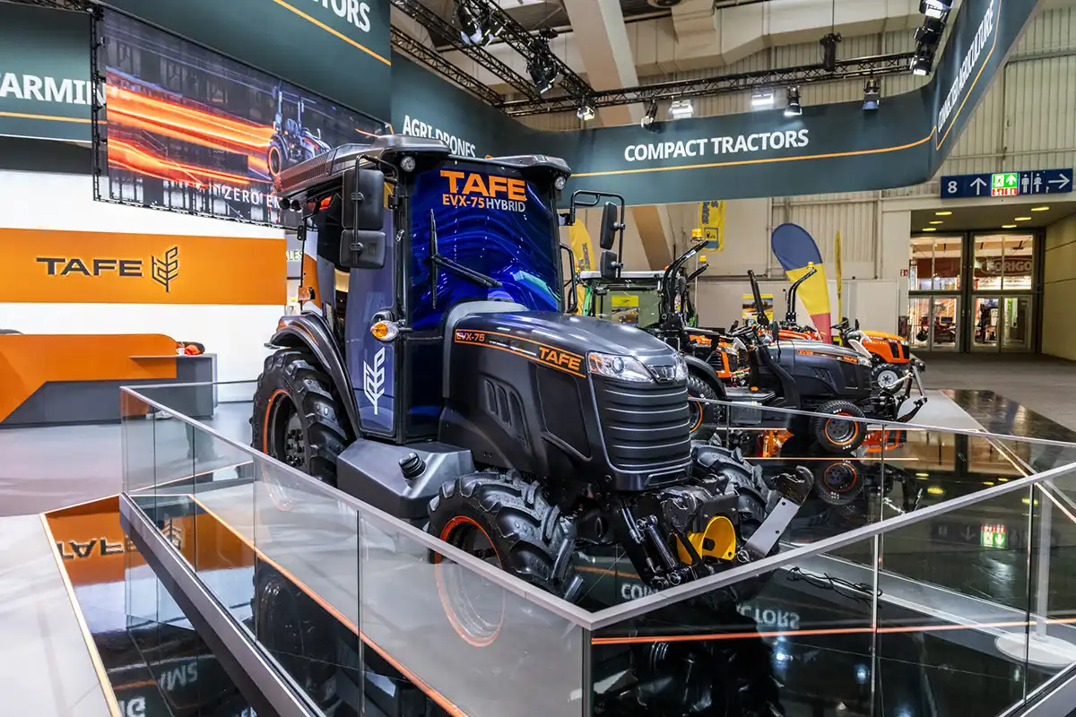 Yeni nesil elektrikli hibrit traktör TAFE EVX75